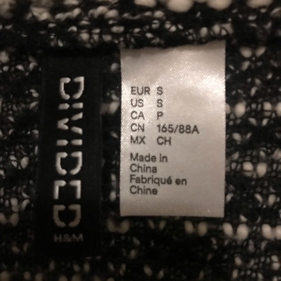 H&M ✨ Sweater Jacket ✨ - Picture 2 of 7